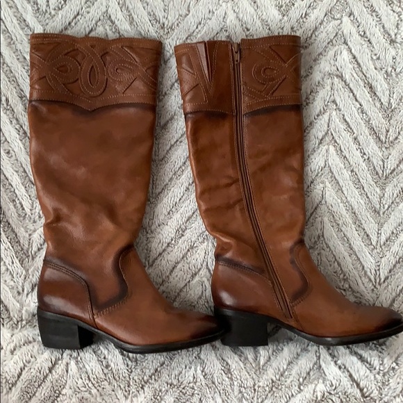 nurture boots dillards